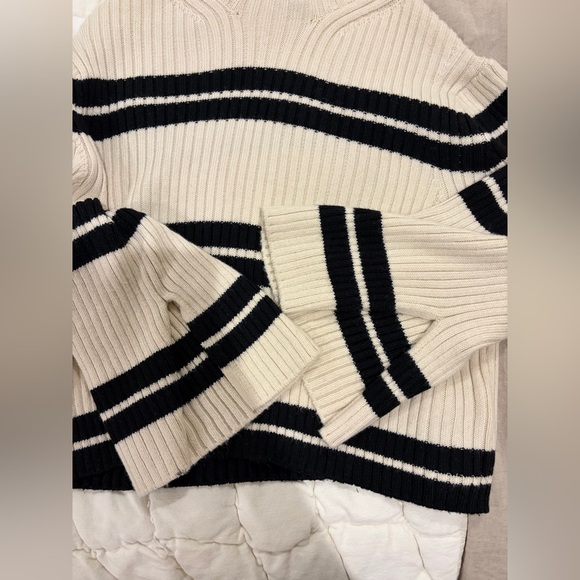 HM Striped Oversized Mock Turtleneck Sweater - Picture 5 of 7